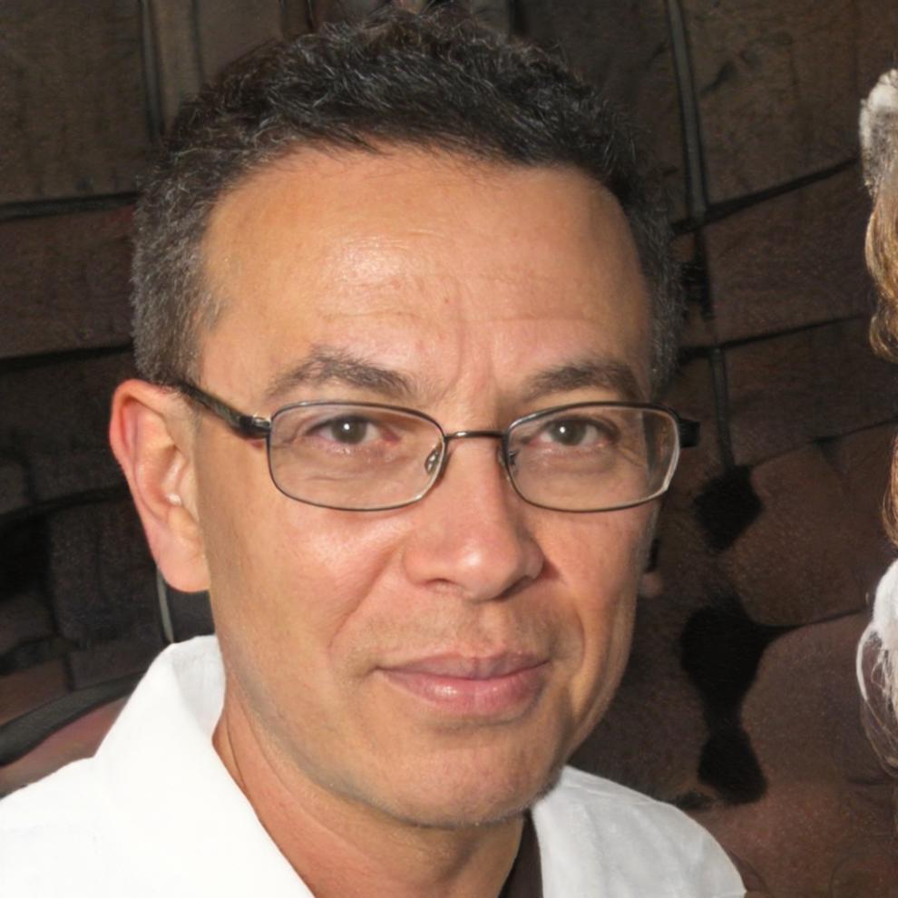 Miguel Torres, Especialista en Comparativas Sectoriales